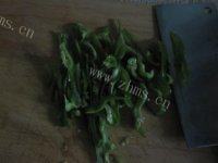 家常菜青椒炒河虾做法图解1)