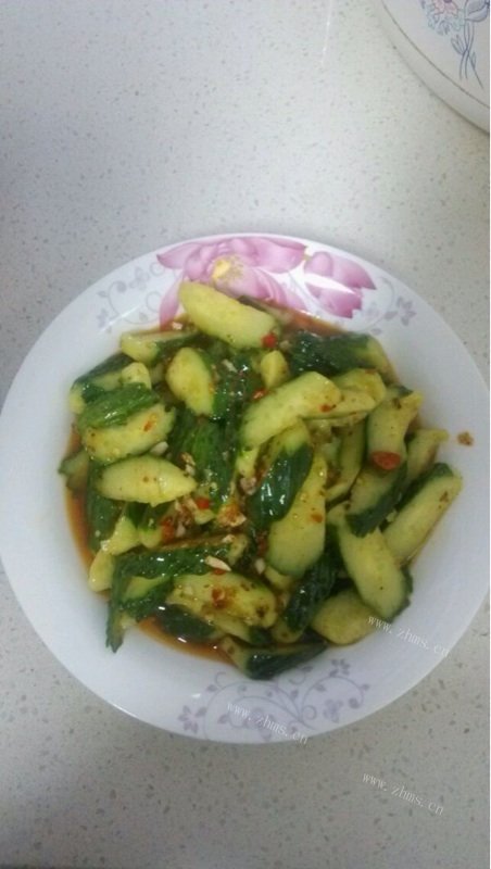 诱人的凉拌黄瓜