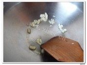可口的蒜香土豆丝做法图解2)