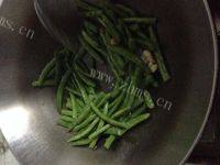 家常菜干煸四季豆做法图解4)