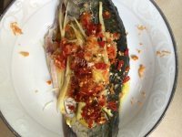 家常菜剁椒蒸鲫鱼做法图解5)