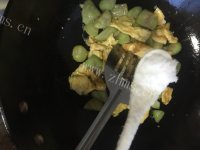 清淡的丝瓜炒蛋做法图解9)