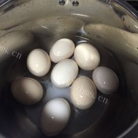 美味佳肴般的卤鸡蛋做法图解2)