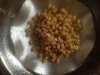 美味的胡萝卜菜干爆鸡汤做法图解4)