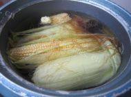 清煮玉米的做法图解三