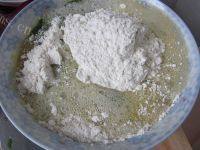 在家做的鸡蛋饼做法图解4)