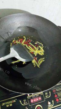 家常菜清炒蚕豆做法图解2)