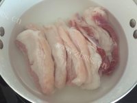 美味的梅菜扣肉做法图解2)