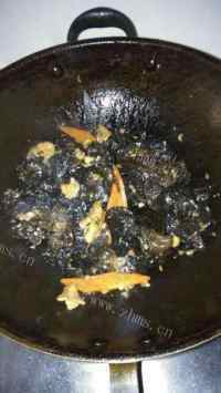 家常菜木耳炒肉片做法图解5)