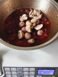 美味的红酒炖牛肉做法图解7)