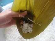 美味的肉粽子做法图解4)