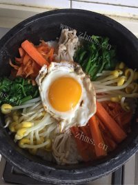 色泽鲜亮的石锅拌饭做法图解11)