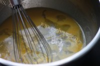 自制原味戚风蛋糕做法图解3)