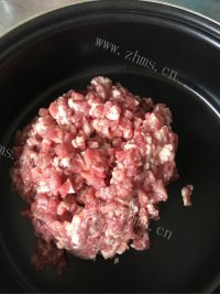 美味营养的韭菜肉包子做法图解2)