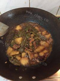 好吃的豆角炖土豆做法图解8)