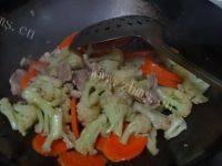 家常菜花菜炒肉片做法图解10)
