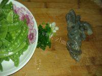 家常菜荷兰豆炒虾仁做法图解2)