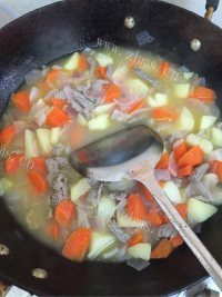 色泽鲜亮的咖喱牛肉饭做法图解3)