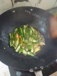 家常菜青椒炒牛肉做法图解7)