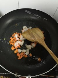 香气浓郁的菠萝炒饭做法图解7)