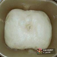 火腿培根小披萨做法图解3)