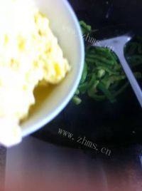 开胃的青椒炒鸡蛋做法图解6)