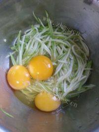自己做的西葫芦鸡蛋煎饼做法图解3)