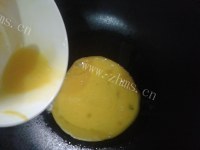 香气浓郁的蛋炒饭做法图解2)
