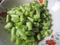 家常的四季豆炒肉做法图解1)