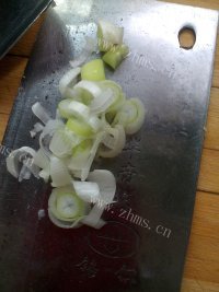 色香味浓的红烧虾做法图解2)