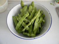 简易的蒜香扁豆做法图解1)