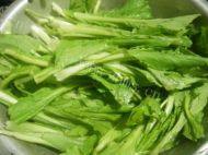 清淡的小白菜豆腐汤做法图解1)