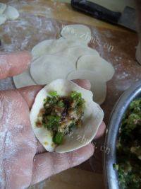 极致的芹菜猪肉水饺做法图解15)