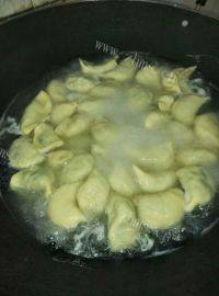 家庭版韭菜猪肉饺做法图解6)