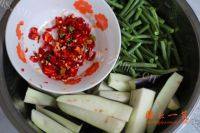 营养丰富的茄子烧豆角做法图解1)