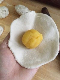 自制奶皇包做法图解16)