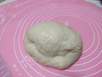 回味无穷的肉松面包卷做法图解7)
