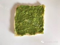 香甜牛油果香蕉土司卷做法图解6)