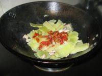 健康美食莴笋炒肉做法图解6)
