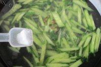 迷人的黄瓜鸡蛋汤做法图解7)