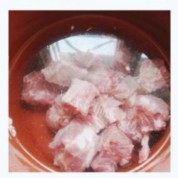 可口的土豆排骨汤做法图解4)