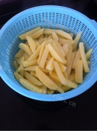 学会自制薯条做法图解5)