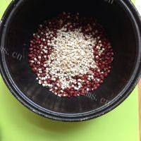 易做的红豆薏米粥的做法图解二