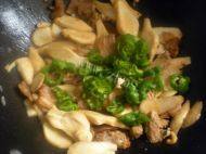 美味杏鲍菇炒肉片做法图解5)