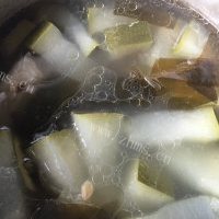 美味的冬瓜海带排骨汤的做法图解五