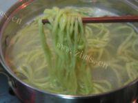 很有食欲的菠菜手擀面