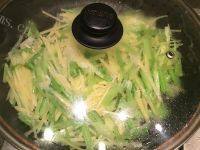 家常菜芹菜炒土豆丝做法图解10)