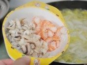 美味的海鲜泡饭做法图解4)