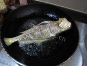 美味的清炖黄花鱼做法图解2)