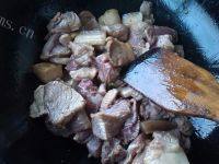 家常菜红萝卜烧肉做法图解6)